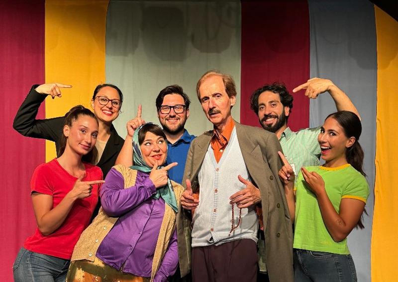Szenenbild „HOCHDEUTSCHtürkisch: Alter, was geht?“ (Theater Ulüm) (Quelle: Erdoğan Karayel) Szenenbild „HOCHDEUTSCHtürkisch: Alter, was geht?“ (Theater Ulüm)